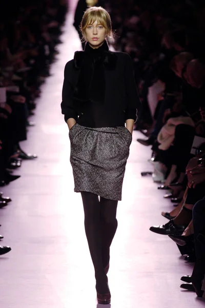 Look 18
